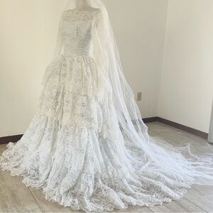 Vintage 50s 40s Tiered beaded lace Wedding Dress & Veil Train Long Sleeve Sz XS